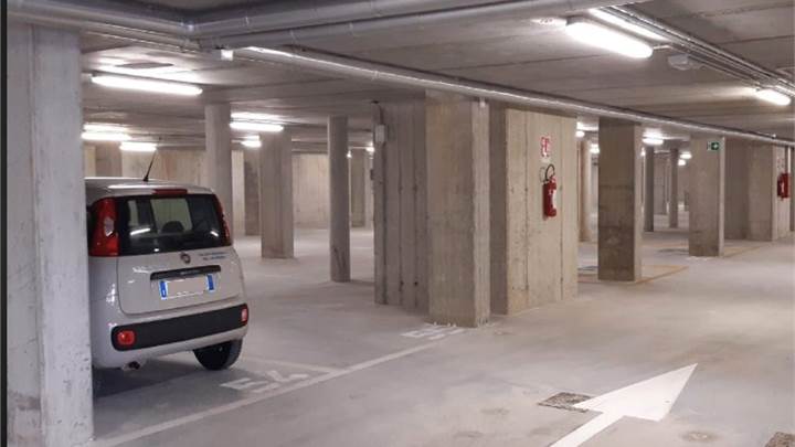 V1911 Occasione 2 Posti auto nuovi via Morane fronte CC La Rotonda