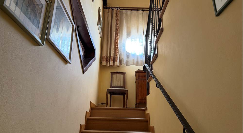 Scala Comune salita al 2°piano